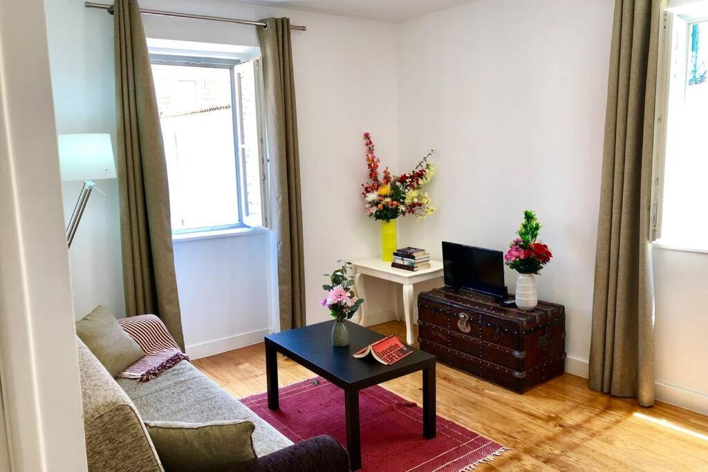 32 2 - Heart Of Lisbon Private Apartment, Bairro Alto Екстер'єр фото