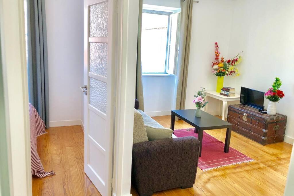 32 2 - Heart Of Lisbon Private Apartment, Bairro Alto Екстер'єр фото