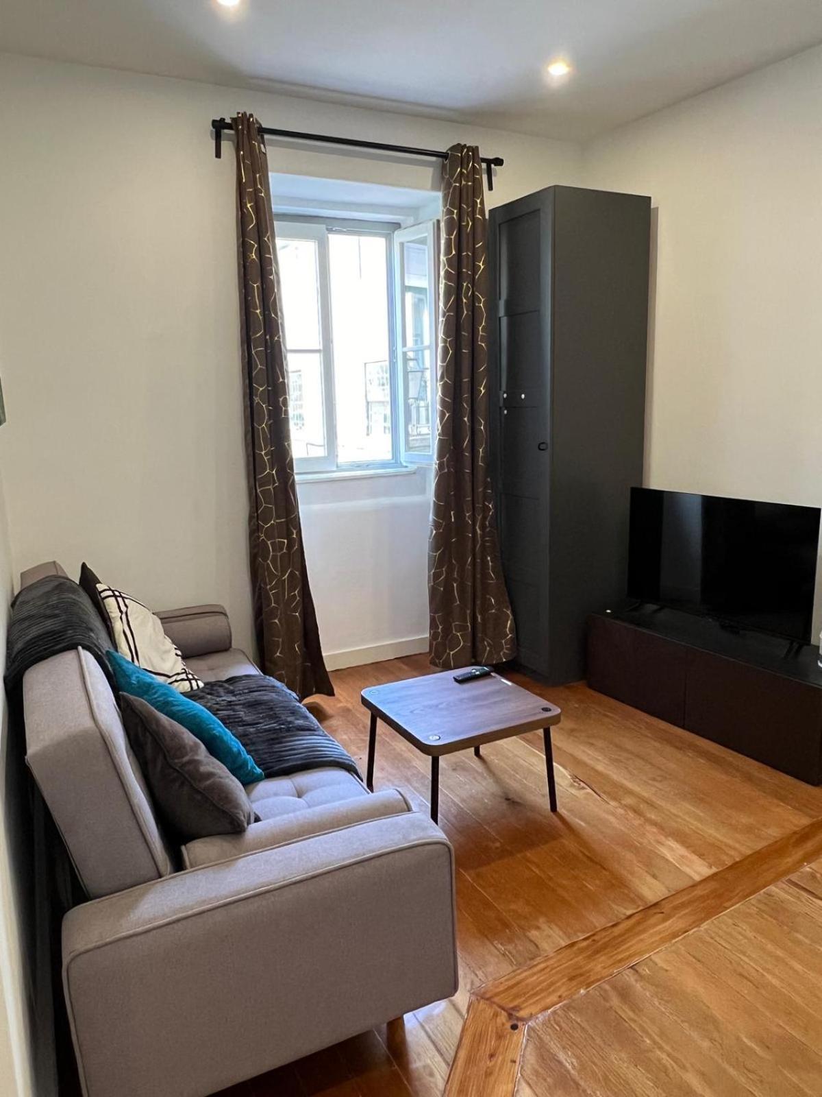 32 2 - Heart Of Lisbon Private Apartment, Bairro Alto Екстер'єр фото